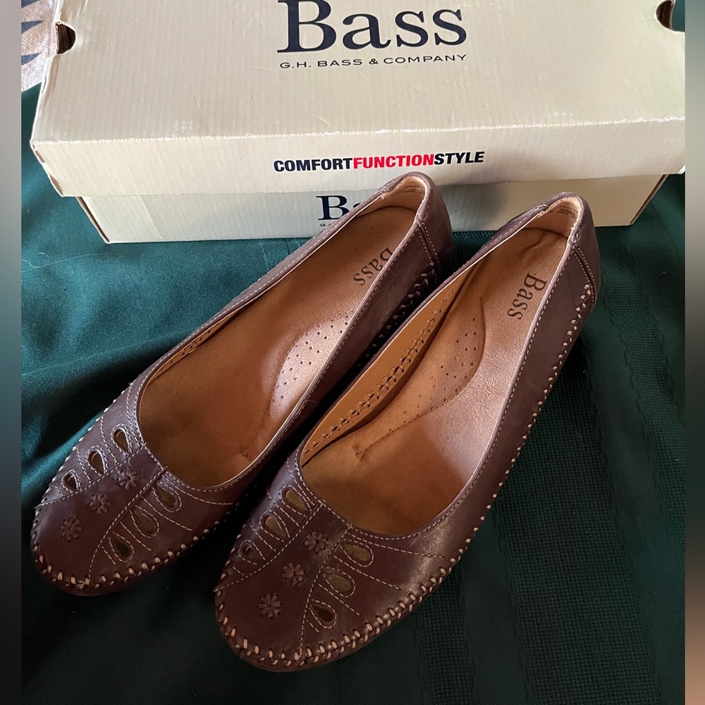 GH Bass & Co Brown leather floral kitten heel-SIZE US 9